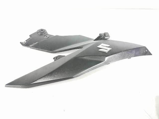 19 Suzuki GSX250R GSX 250 Black Small Left Mid Cover Plastic 47222-20K00