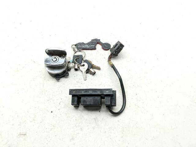 ボタン 05-09 Harley Softail Heritage Classic FLSTCI Ignition Lock Key