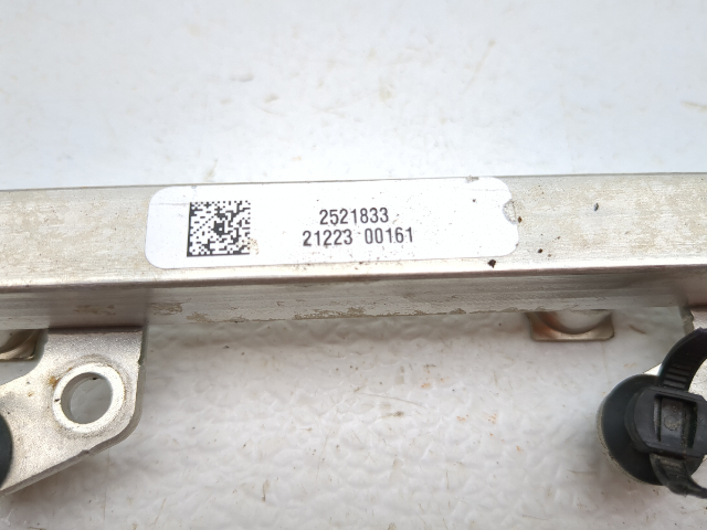 21-24 Polaris Slingshot S Gas Fuel Injector Rail 2521833