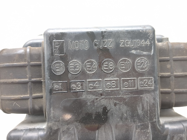 19 20 Moto Guzzi V85 TT Intake Air Box Filter Cleaner ZGU1044