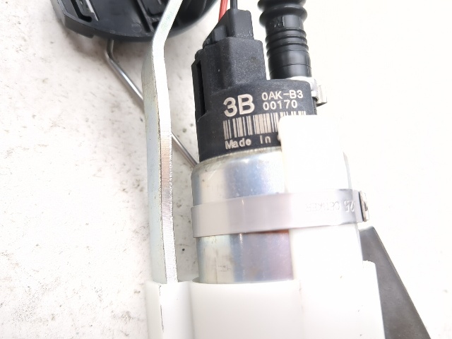 19 20 Moto Guzzi V85 TT Petrol Gas Fuel Pump Assembly 2D000451