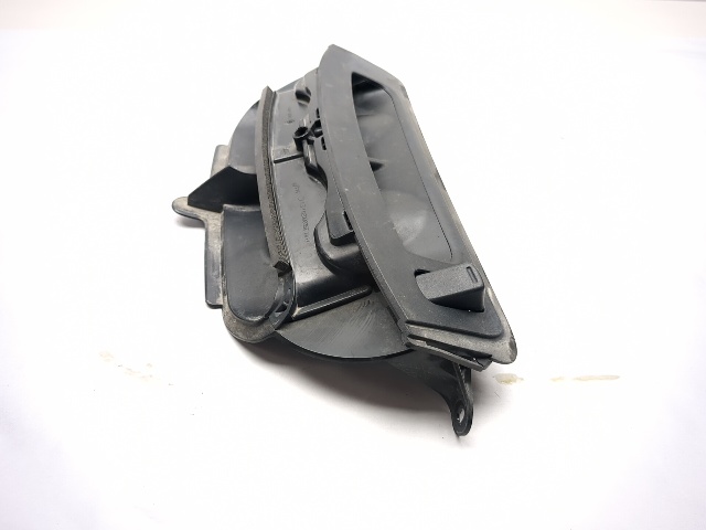 14-16 Harley Street Glide Special FLHXS Front Fairing Air Duct Vent 29200038