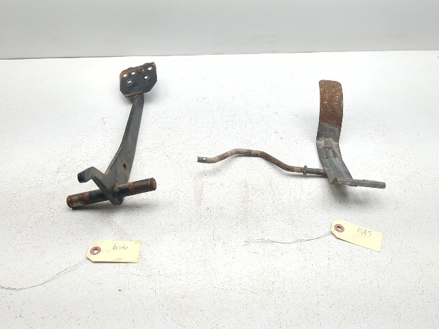 04-16 John Deere Gator HPX 4X4 Front Brake Accelerator Pedal Set AM141157