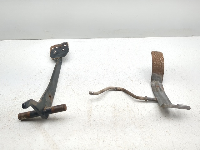 04-16 John Deere Gator HPX 4X4 Front Brake Accelerator Pedal Set AM141157