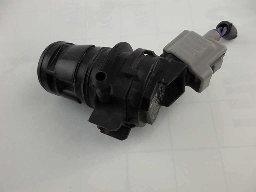 冷凍PS10 ADL40 M30 2003-2024 Toyota Windshield Washer Pump 85330-60190 | Toyota