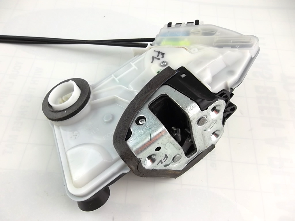 Front Door Lock Actuator Driver 69040-02440 Toyota Corolla RAV4