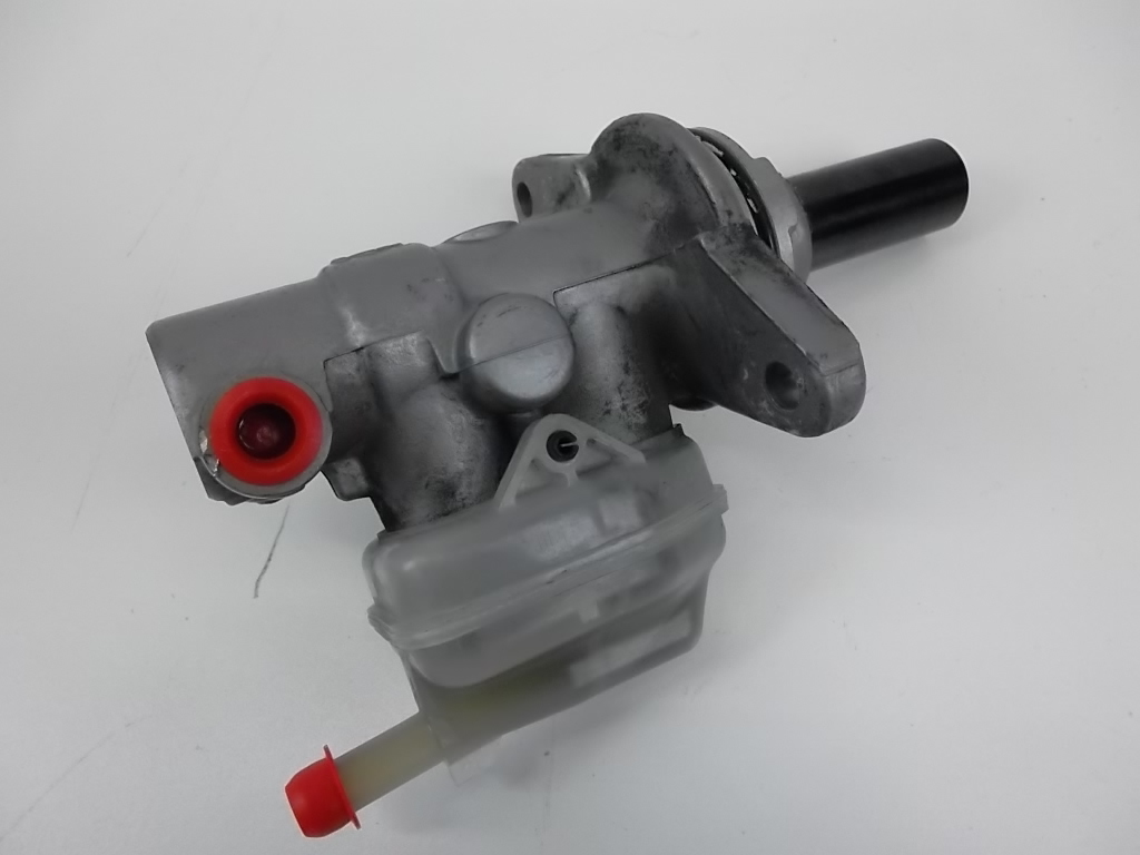 Master Cylinder 4720148202 Toyota Sienna Highlander Lexus RX350 KUD