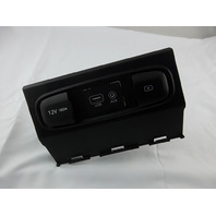 2019-2020 Hyundai Santa Fe USB Port Auxiliary Jack Charger Assembly 84630-S2020